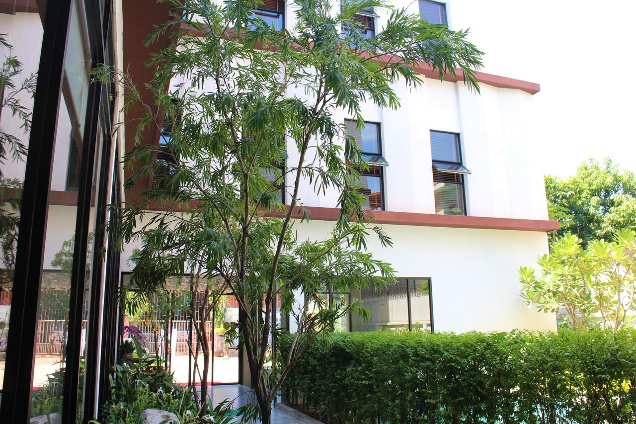 De Ninth Boutique Hotel & Spa พนมเปญ ภายนอก รูปภาพ